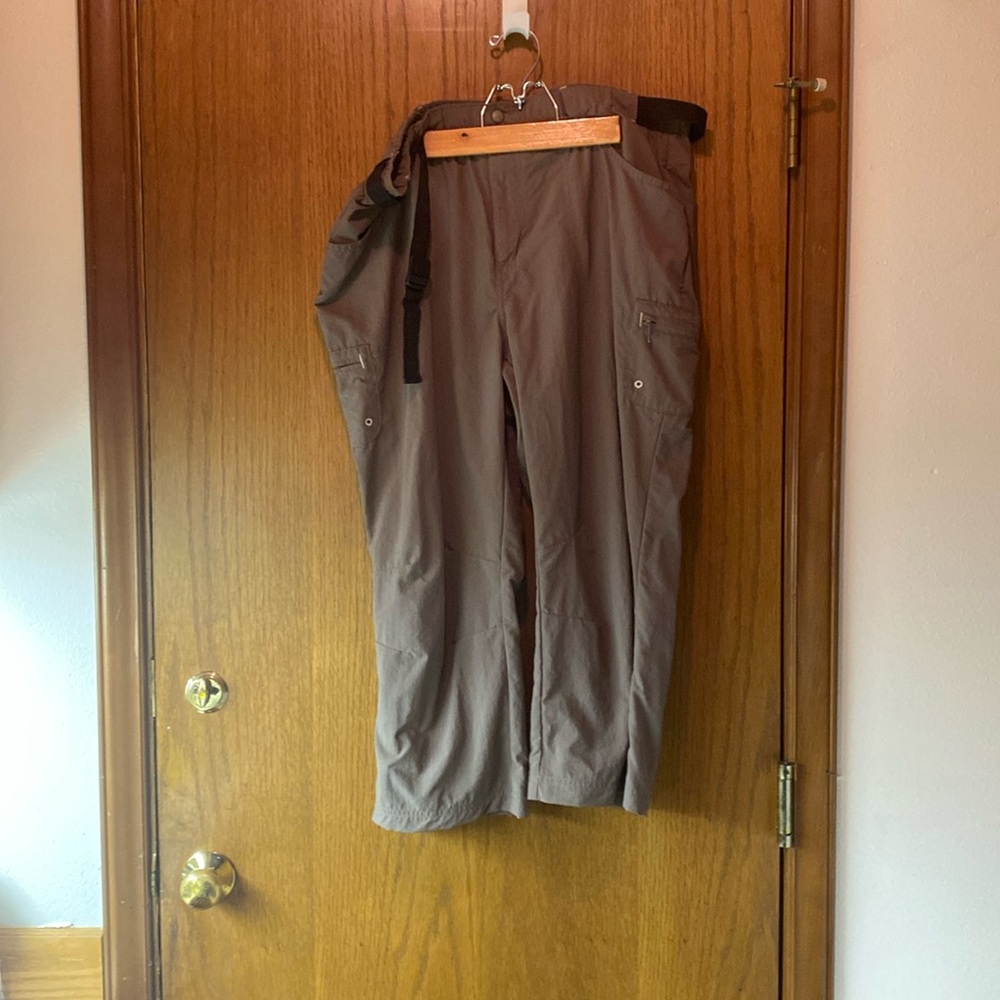 Women’s hiking capris size large